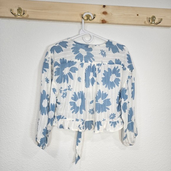 American Eagle Blue Floral V Neck Tie Front Crop Top Size M - Picture 3 of 6